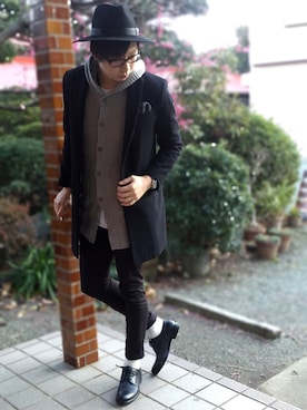 「靴下チラ見せ」｜「アイテム（チェスターコート）」を使った、ひかるんさん（メンズ・180cm）の冬コーディネート
