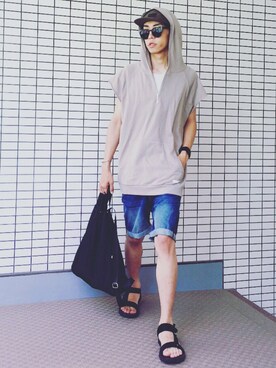 「EMODA（エモダ）の【SH】HALF ZIP SHORT SLEEVE HOODIE（Tシャツ/カットソー、グリーン系）」を使った、ヤマダ コウキさん（メンズ・178cm）の夏コーディネート