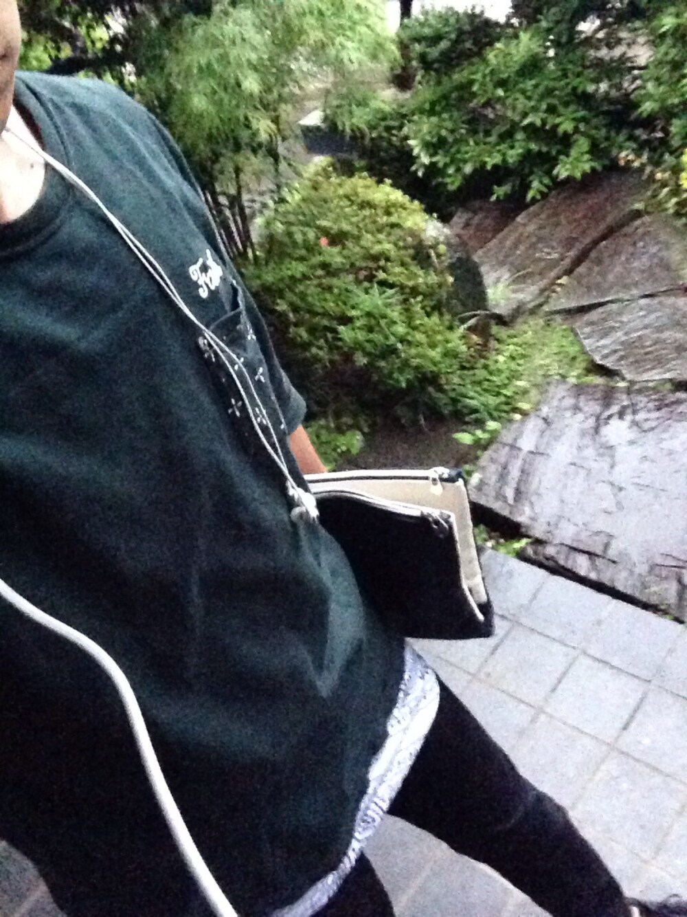 「雨の日コーデ、ロング丈、ロールアップ」｜「QUENCHLOUDのアイテム（Tシャツ/カットソー、グリーン系）」を使った、こうやさん©さん（メンズ・170cm）の夏コーディネートの1枚目の写真