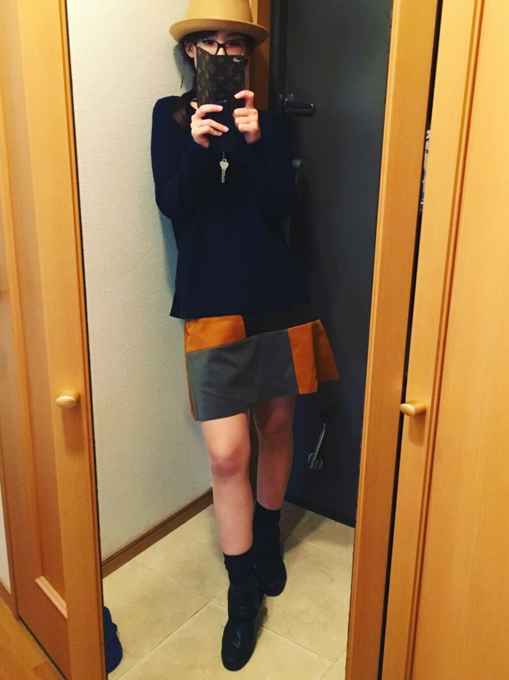 「BEAMSのアイテム（スカート、ブラウン系）」を使った、そらのすけさん（レディース・164cm）の秋コーディネートの1枚目の写真