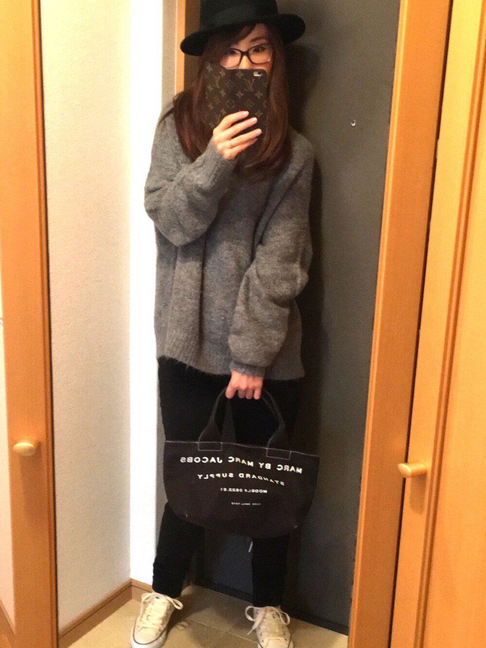 「カジュアル、黒スキニー、黒、グレー、お買い物コーデ、ラクチンコーデ」｜「ZARAのアイテム（ニット/セーター、グレー系）」を使った、そらのすけさん（レディース・164cm）の秋コーディネートの1枚目の写真