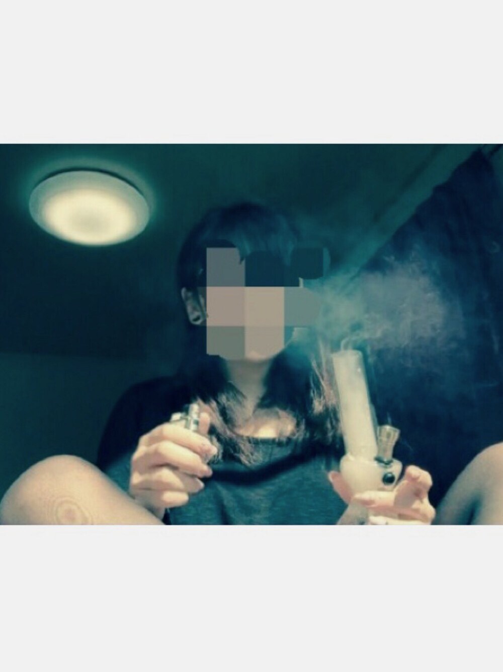 「ボング、chill out、RELAX、grunge、smoke、smoking、タバコ、girl」｜「chilloutのアイテム（その他、ブラック系）」を使った、疲労さん（レディース・152cm）の冬コーディネートの1枚目の写真