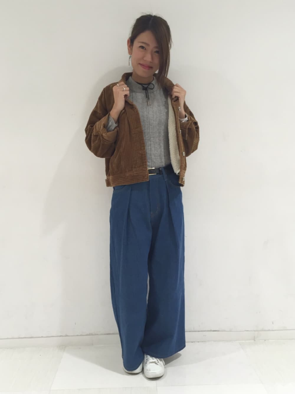 「PAGEBOYのショート丈BIGブルゾン（デニムジャケット、イエロー系）」を使った、っちさん（レディース・158cm）の秋コーディネートの1枚目の写真