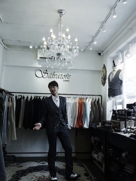 「アイテム（スーツベスト、グレー系）」を使った、Gregory Wongさん（メンズ・178cm）の冬コーディネート