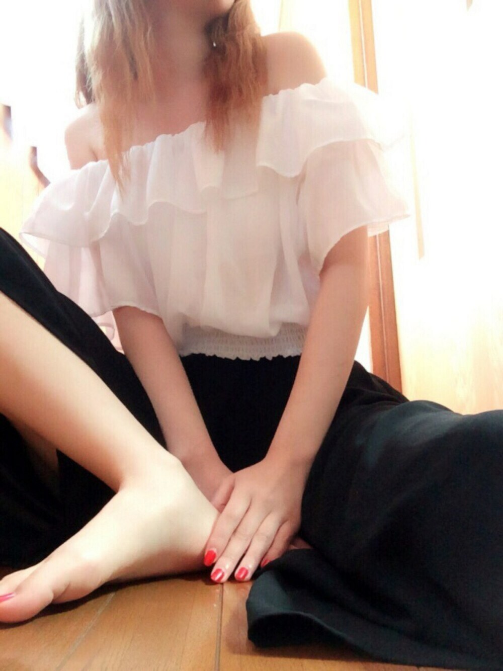 「夏コーデ、ラフ、シンプル、オフショルダー、ガウチョパンツ、ウェッジソール、サンダル」｜「GUの（GU）イージードレープガウチョパンツＡ（パンツ、ブラック系）」を使った、NAMIさん（レディース・165cm）の春コーディネートの1枚目の写真