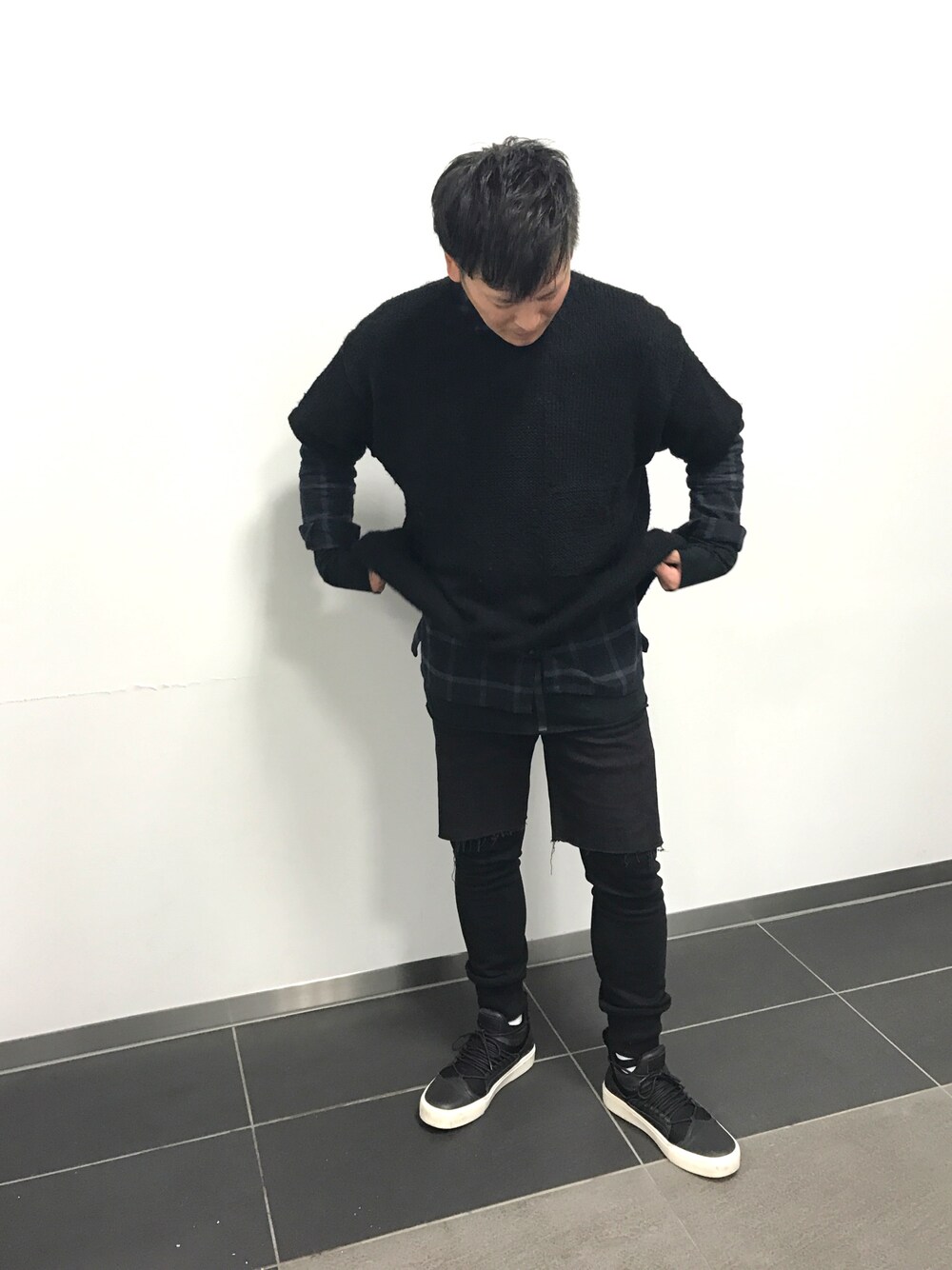 「レイヤードスタイル」｜「UNIFのアイテム（ニット/セーター、ブラック系）」を使った、hideさん（メンズ・172cm）の秋コーディネートの1枚目の写真
