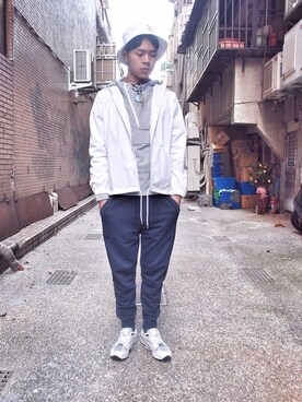 「plain-me（プレインミー）のアイテム（トレンチコート）」を使った、Bruceさん（メンズ・177cm）の冬コーディネート