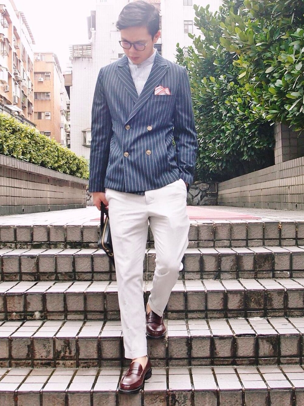 「BAG、Suit、Taiwan、TAIPEI、Bruce」｜「plain-meのアイテム（テーラードジャケット、ブルー系）」を使った、Bruceさん（メンズ・177cm）の夏コーディネートの1枚目の写真
