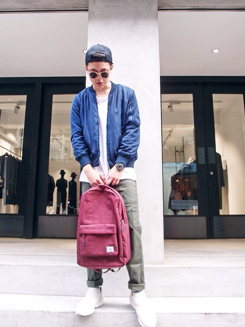 「MA-1、Taiwan、TAIPEI、street、PUMA」｜「PUMAのアイテム（スニーカー、ホワイト系）」を使った、Bruceさん（メンズ・178cm）の秋コーディネートの1枚目の写真