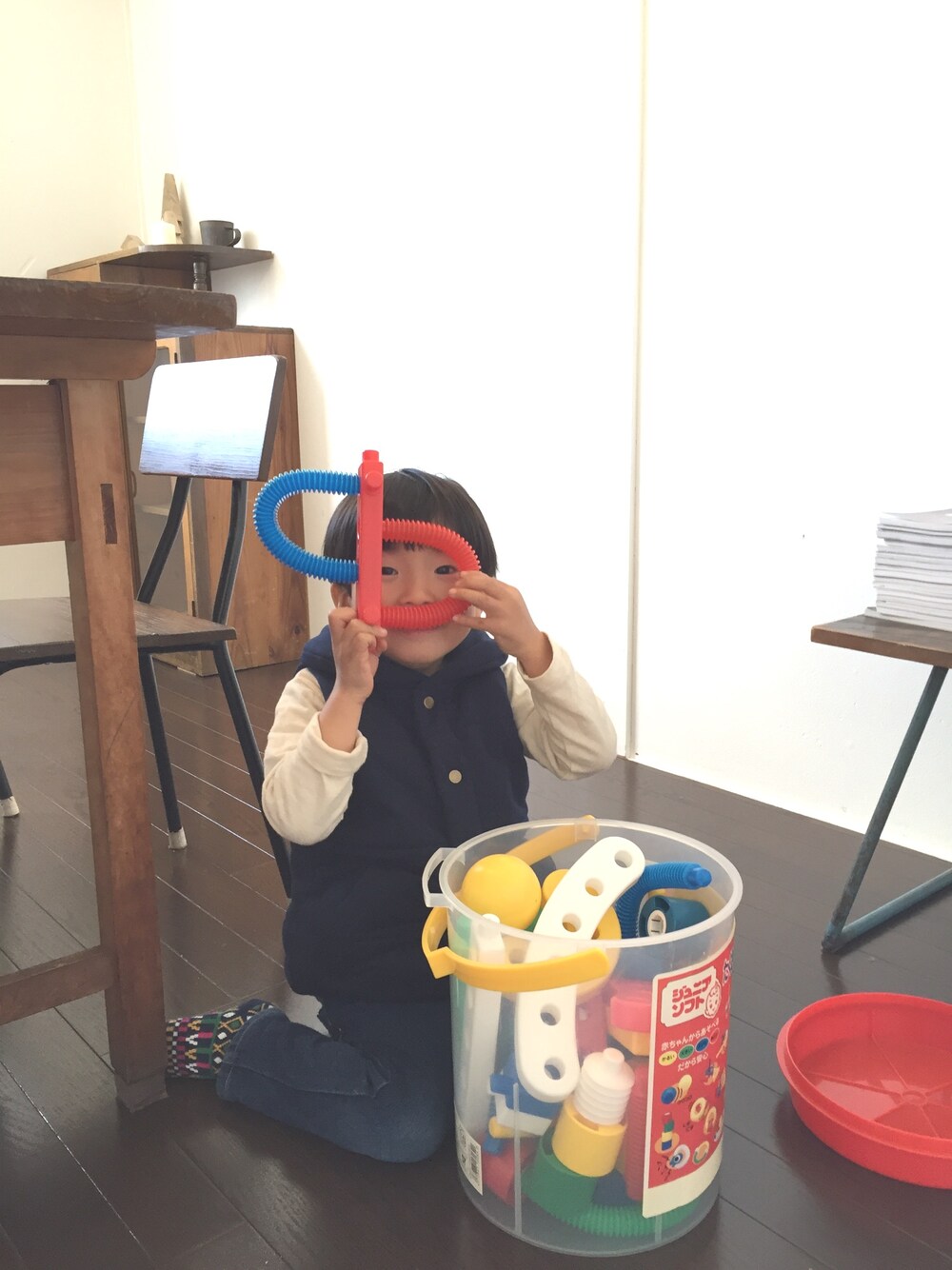 「おとこのこ、シンプル部」｜「Leeのアイテム（その他パンツ、ブルー系）」を使った、hal*さん（キッズ・100cm）の冬コーディネートの1枚目の写真