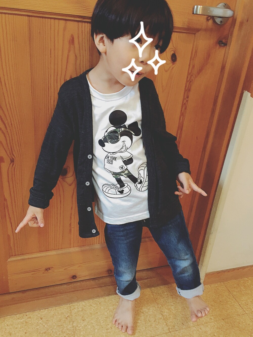 「おとこのこ、5歳、Tシャツ、シンプルコーデ、ミッキーT、マッシュルームカット」｜「Right-on KIDSのアイテム（Tシャツ/カットソー、ホワイト系）」を使った、hal*さん（キッズ・100cm）の夏コーディネートの1枚目の写真