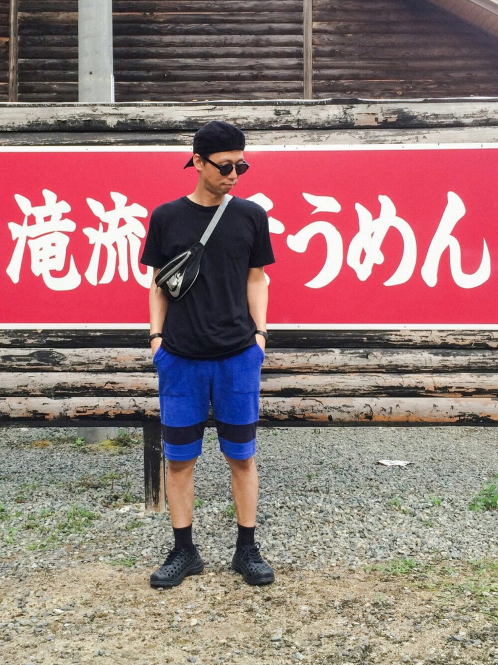 「青×黒、パイル」｜「CAT'S PAWのPocket TEE SS（Tシャツ/カットソー、ブラック系）」を使った、☈ ¥ ⍨⃝⇑さん（メンズ・175cm）の夏コーディネートの1枚目の写真