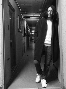 「アイテム（ステンカラーコート、グリーン系）」を使った、賀津 塔さん（メンズ・178cm）の冬コーディネート