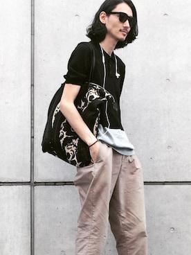 「DRIES VAN NOTEN（ドリスヴァンノッテン）のアイテム（バッグ）」を使った、賀津 塔さん（メンズ・178cm）の夏コーディネート