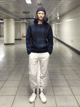 「umit benan（ウミットベナン）のアイテム（パンツ）」を使った、賀津 塔さん（メンズ・178cm）の春コーディネート