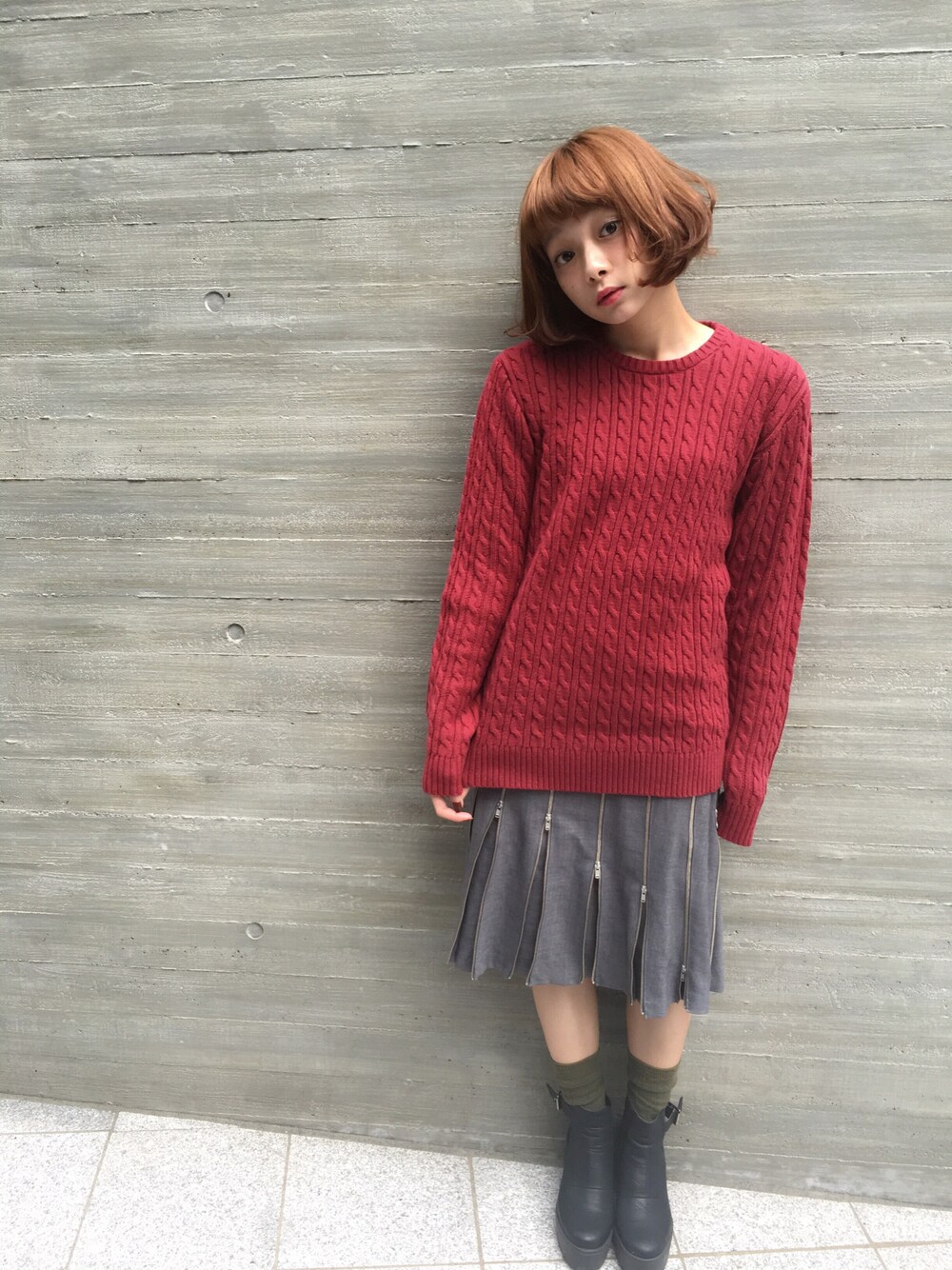 「ニット、スカート、GU、CATCOPY」｜「GUのアイテム（ニット/セーター、レッド系）」を使った、荒井愛花さん（レディース・151cm）の秋コーディネートの1枚目の写真