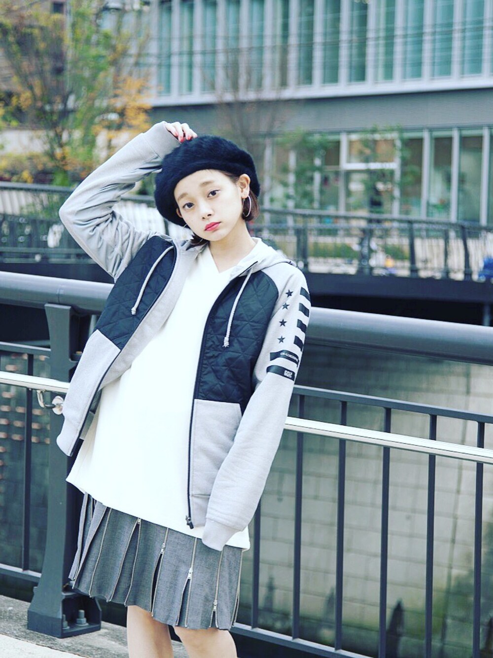 「GU、reebok、CATCOPY、プチプラ」｜「Reebokのアイテム（ジャケット/アウター、グレー系）」を使った、荒井愛花さん（レディース・151cm）の冬コーディネートの1枚目の写真