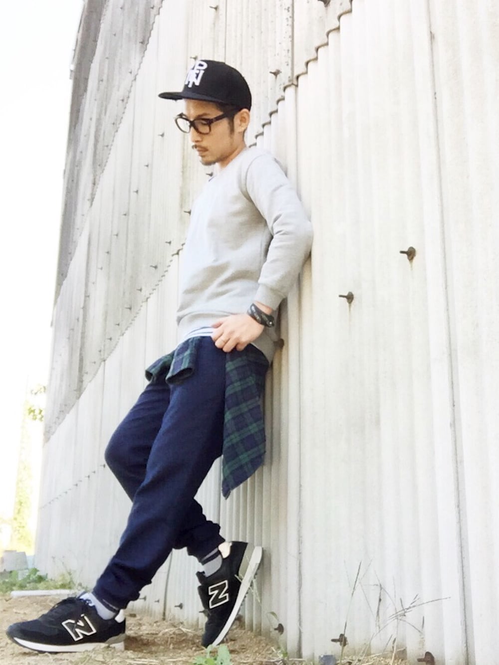 「リブパンツ、KOE、UNIQLO、New Balance、wjk」｜「koeのアイテム（スウェット、グレー系）」を使った、Luciaさん（メンズ・165cm）の秋コーディネートの1枚目の写真