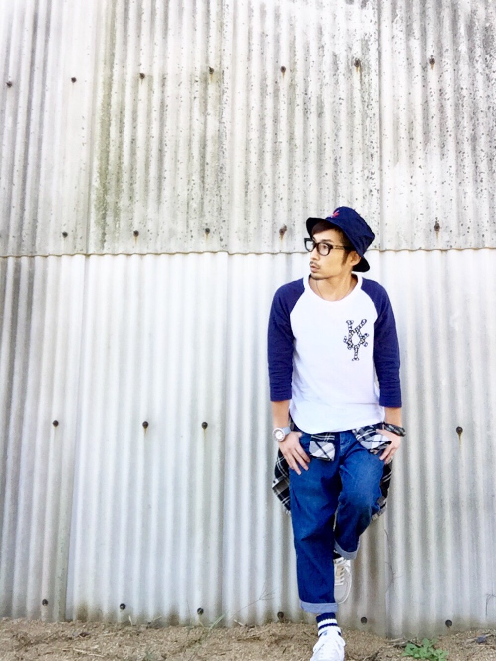 「melple、H&M、johnbull、Hanes、New Balance、INFIELDERDESIGN、tendence」｜「melpleのアイテム（Tシャツ/カットソー、ホワイト系）」を使った、Luciaさん（メンズ・165cm）の秋コーディネートの1枚目の写真