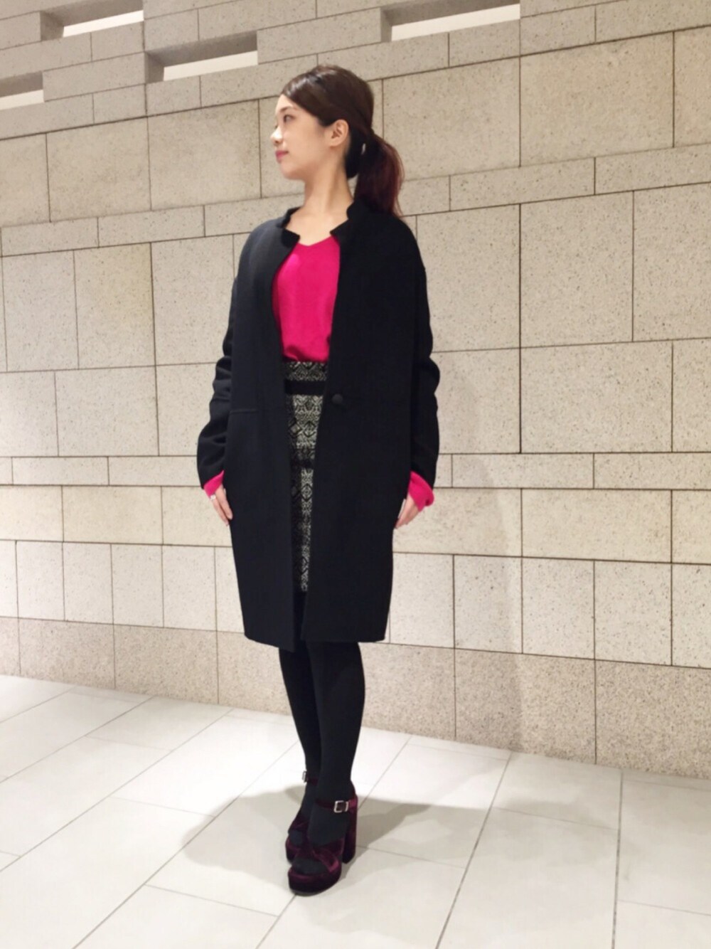 「オトナ女子、コート、カシミヤ、ピンク、ピンクニット、スカート、ミニスカート、rag&bone、AMERICAN RAG CIE、JILSANDER」｜「rag & boneのアイテム（ジャケット/アウター、ブラック系）」を使った、SAYAKAさん（レディース・157cm）の秋コーディネートの1枚目の写真