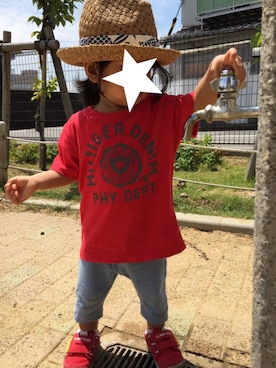「TOMMY HILFIGER（トミーヒルフィガー）のアイテム（Tシャツ/カットソー、レッド系）」を使った、マナリナ22さん（キッズ・80cm）の夏コーディネート