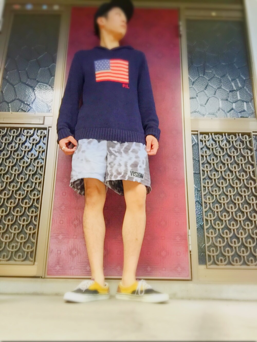 「パーカー、ニット、キャップ、ショーツ、ハーフパンツ、スニーカー、VANS、vintage、古着、星条旗」｜「VISION STREET WEARのアイテム（その他パンツ、その他）」を使った、ゆうへいさん（メンズ・172cm）の秋コーディネートの1枚目の写真