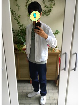 「ホワイトスニーカー」｜「アイテム（MA-1）」を使った、ゆ〜くんさん（メンズ・177cm）の春コーディネート