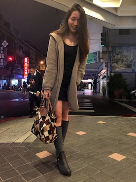 「MichaelKors」｜「アイテム（その他アウター）」を使った、RitaChenさん（レディース・168cm）の秋コーディネート