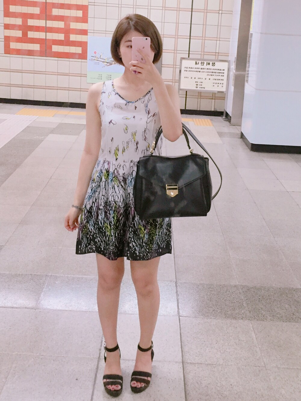 「daily look」｜「CHARLES & KEITHのアイテム（トートバッグ、ブラック系）」を使った、LaylaShinさん（レディース・153cm）の夏コーディネートの1枚目の写真