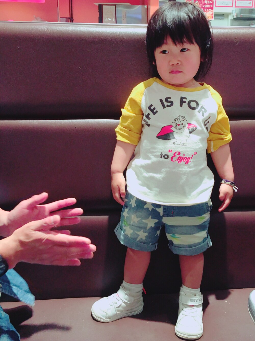 「キッズコーデ、男の子、デニム、星条旗、ラグランTシャツ、rodeo crowns、ロディ君」｜「RODEO CROWNS WIDE BOWLのアイテム（Tシャツ/カットソー、ホワイト系）」を使った、KANAYOさん（キッズ・80cm）の春コーディネートの1枚目の写真