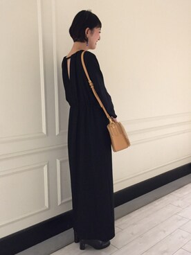 「6（ロク）のアイテム（ワンピース、ブラック系）」を使った、Shiori Tanidaさん（レディース・162cm）の秋コーディネート