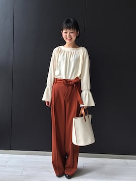 「BEAUTY&YOUTH UNITED ARROWS（ビューティーアンドユースユナイテッドアローズ）のBY∴ ベルトタックワイドパンツ（その他パンツ、オレンジ系）」を使った、Shiori Tanidaさん（レディース・162cm）の秋コーディネート