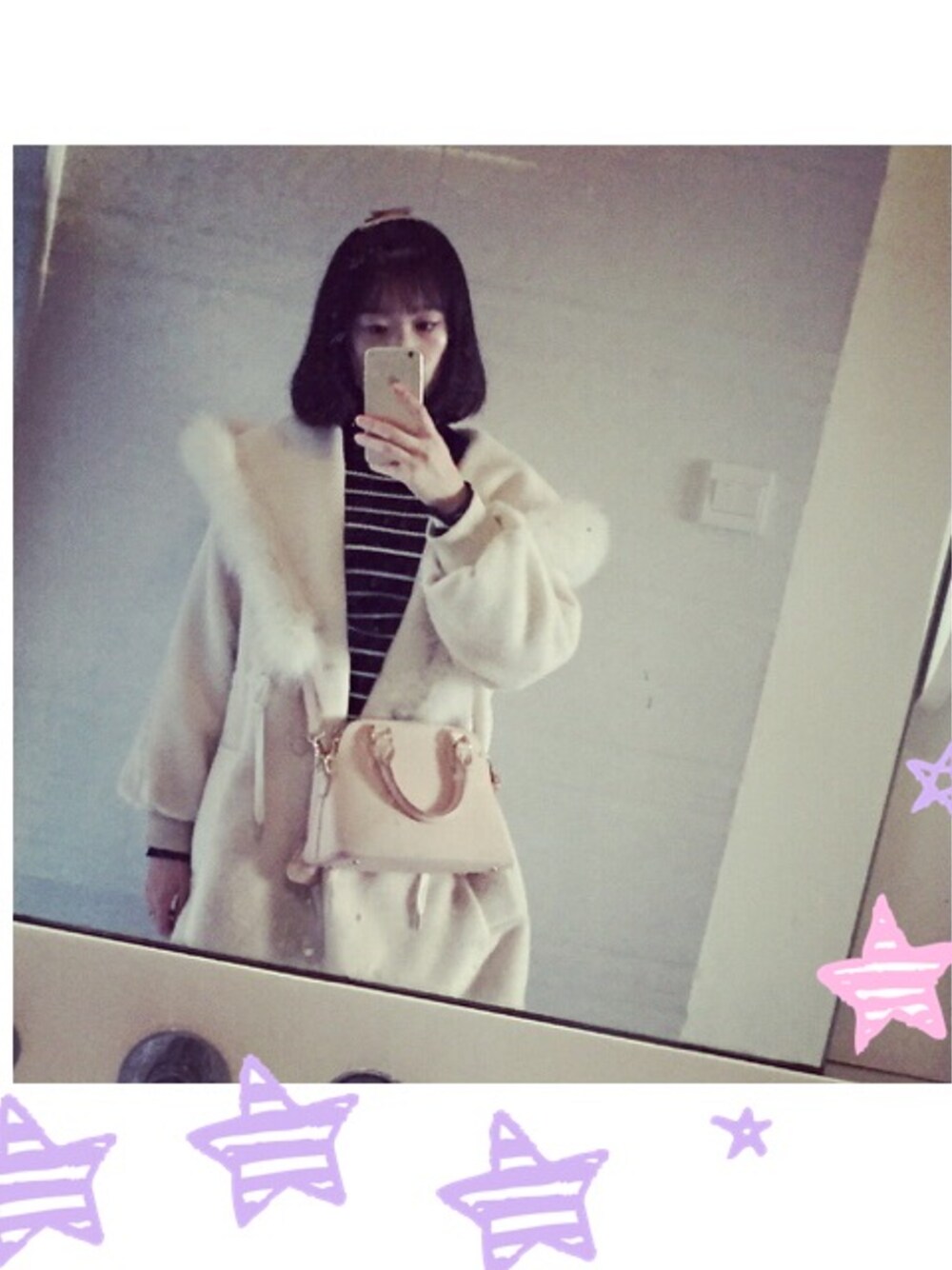 ホワイト系のダウンジャケット/コートを着用したレディースの冬コーディネートの1枚目の写真