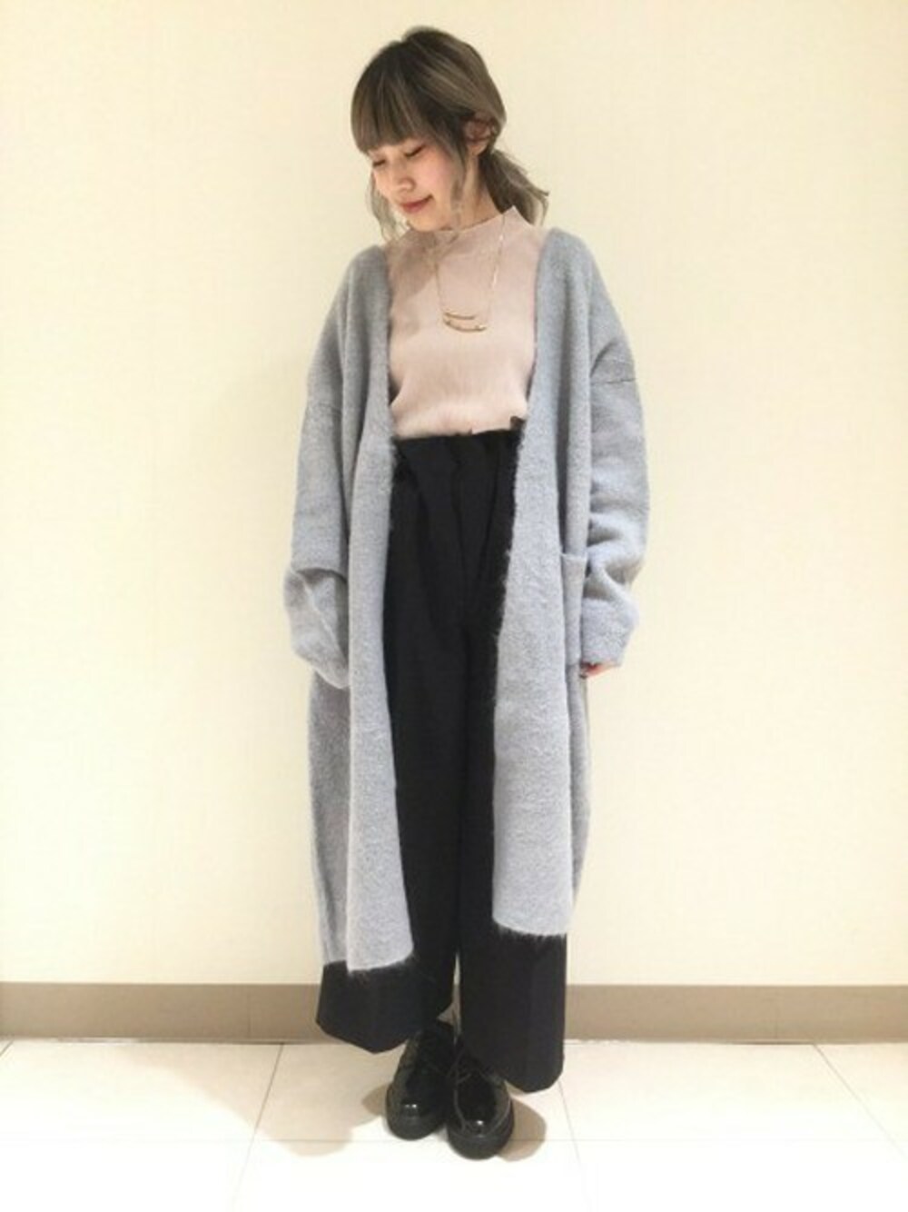 「カーディガン、カジュアル、JEANASiS、ワイドパンツ、パンツスタイル、コーディガン」｜「JEANASISのシャギーニットコーディガン/741253（カーディガン/ボレロ、グレー系）」を使った、jeanasisさん（レディース・152cm）の冬コーディネートの1枚目の写真