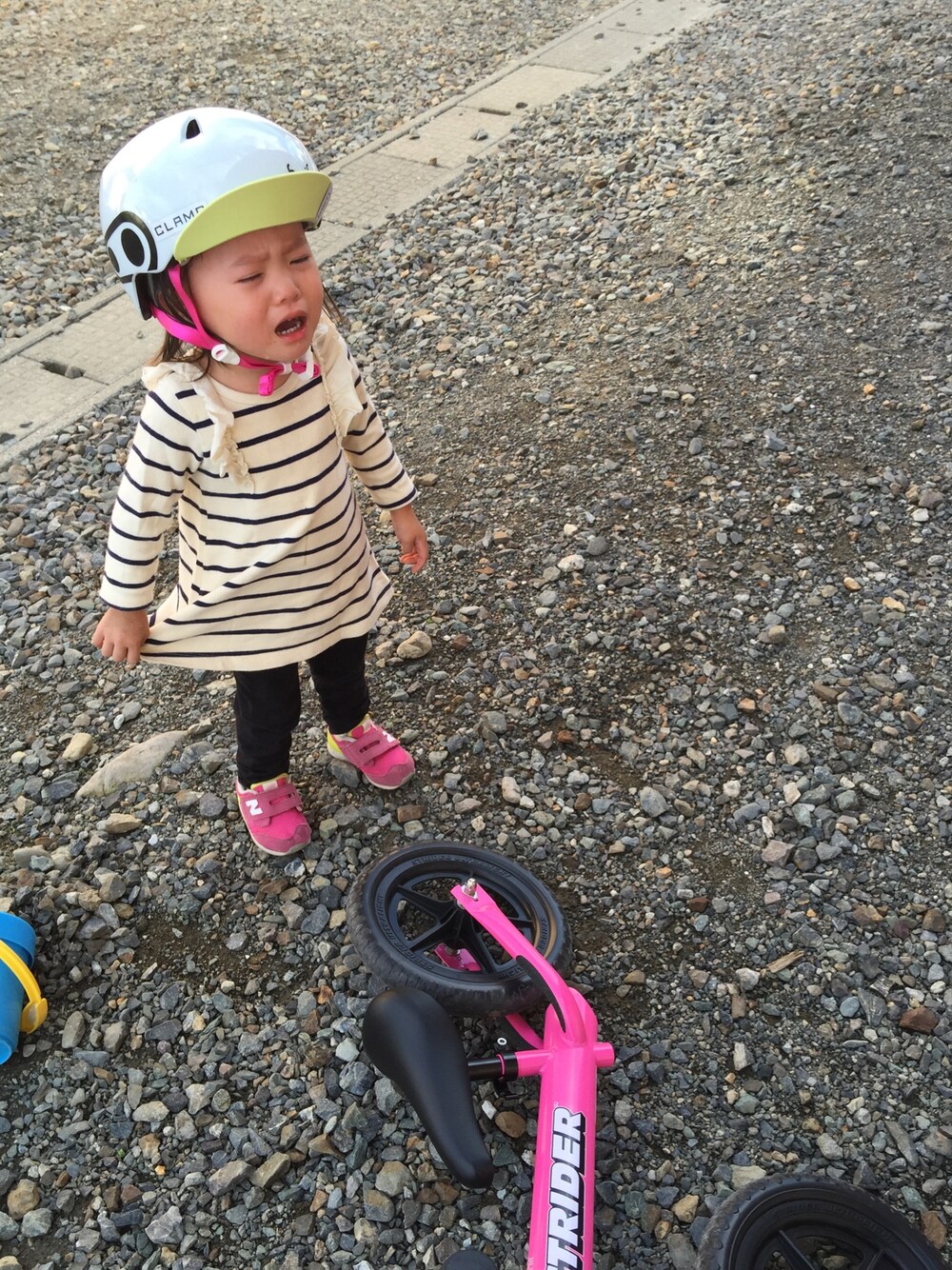 「ストライダー、kids、むすめ服、自転車スタイル、なきべそ」｜「Seraphのアイテム（ワンピース、ホワイト系）」を使った、yu--uuさん（キッズ・90cm）の秋コーディネートの1枚目の写真