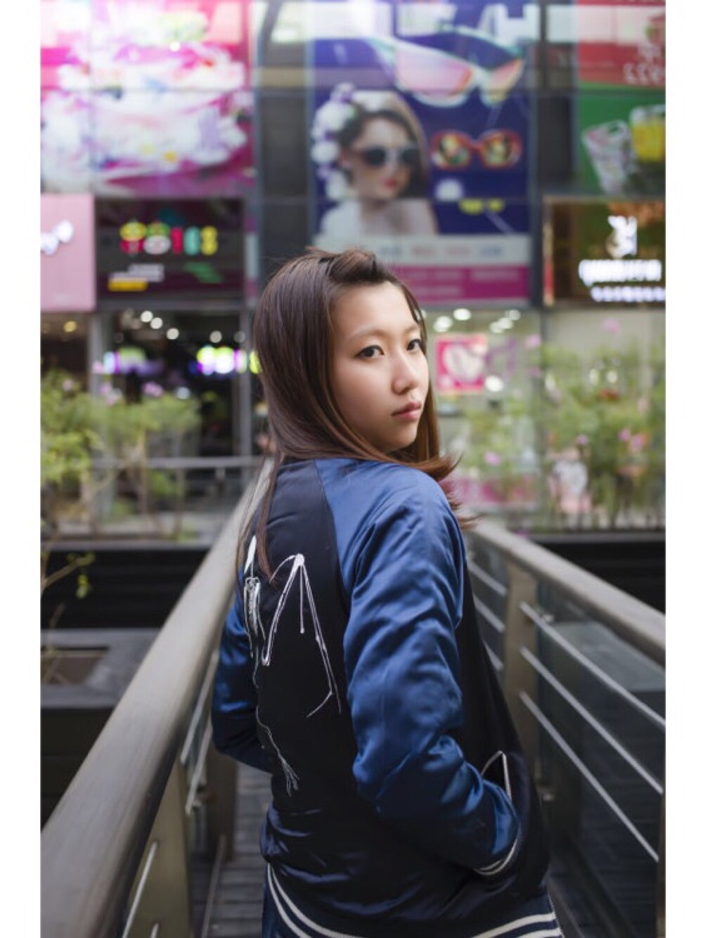 「MA-1」｜「ZOE KARSSENのアイテム（マウンテンパーカー、ブルー系）」を使った、Zzoujoeさん（レディース・168cm）の冬コーディネートの1枚目の写真