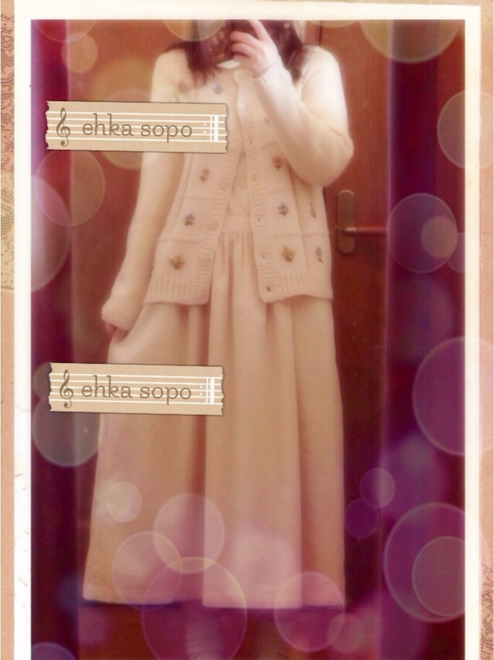 「ehka sopo、カーディガン、刺繍、花柄、ワンピース」｜「ehka sopoのアイテム（カーディガン/ボレロ、ベージュ系）」を使った、ぽちこさん（レディース・150cm）の冬コーディネートの1枚目の写真