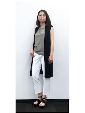 「カーキ×ホワイト」｜「アイテム（サンダル）」を使った、22 OCTOBRE Staffさん（レディース・160cm）の夏コーディネート