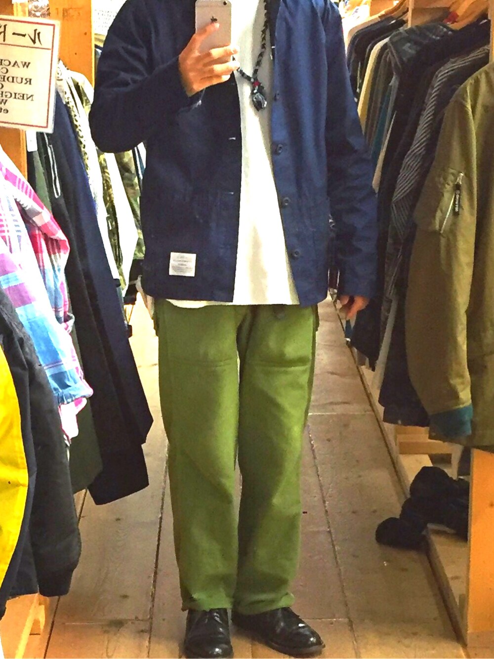 「秋服、ネイビー、Nepenthes、COMMONO reproducts、秋のコーデ、アメカジ、きれいめカジュアル、Porter Classic、フリークスストア(FREAK'S STORE)」｜「BRUNABOINNEのアイテム（その他パンツ、グリーン系）」を使った、junior@さん（メンズ・167cm）の秋コーディネートの1枚目の写真
