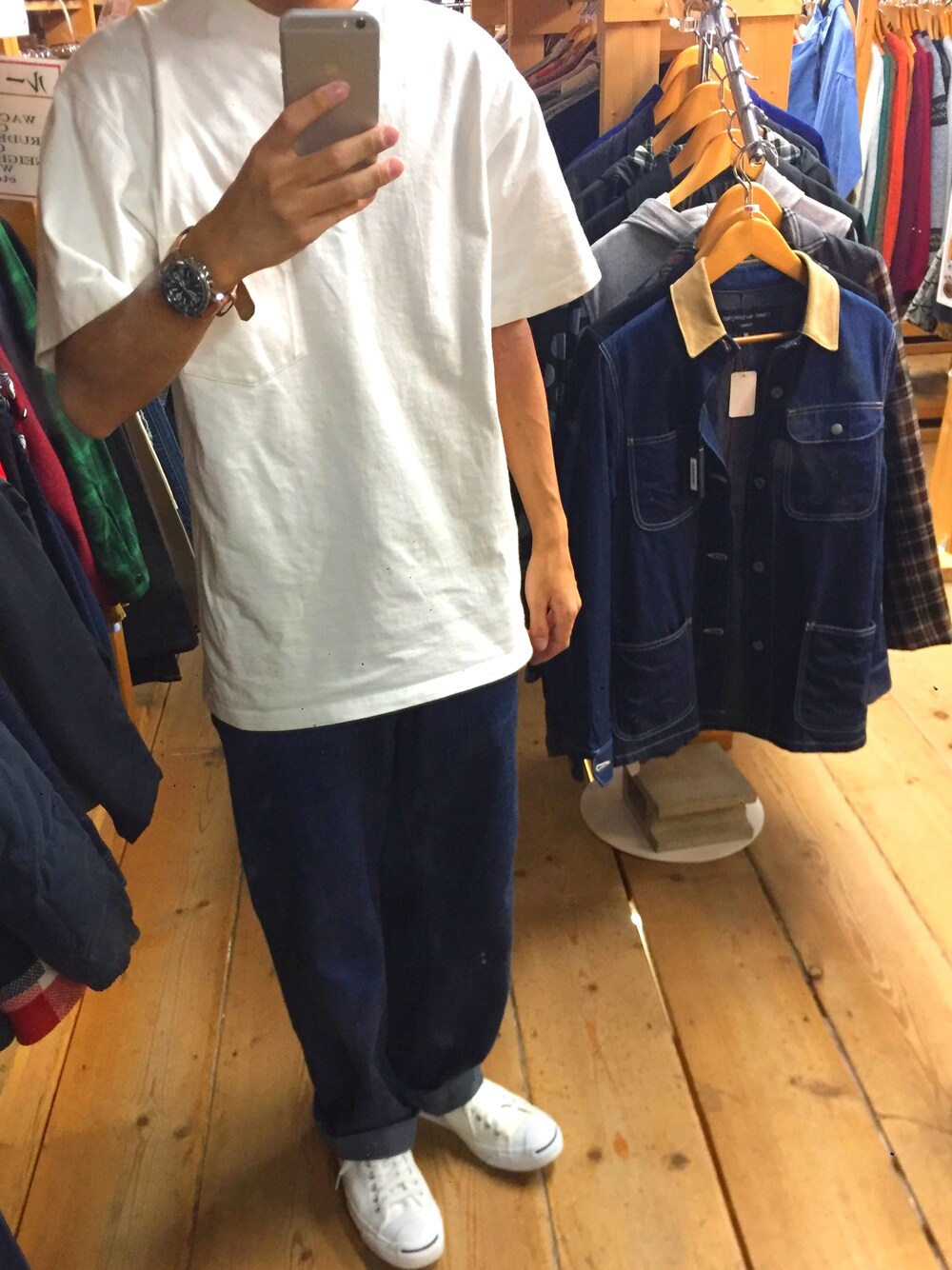 「シンプル、カジュアル、きれいめカジュアル、converse、AURALEE、COMOLI、YAECA、1LDK annex、大人カジュアル」｜「AURALEEの【AURALEE】STAND-UP TEE　スタンドアップTシャツ（Tシャツ/カットソー、ホワイト系）」を使った、junior@さん（メンズ・167cm）の秋コーディネートの1枚目の写真