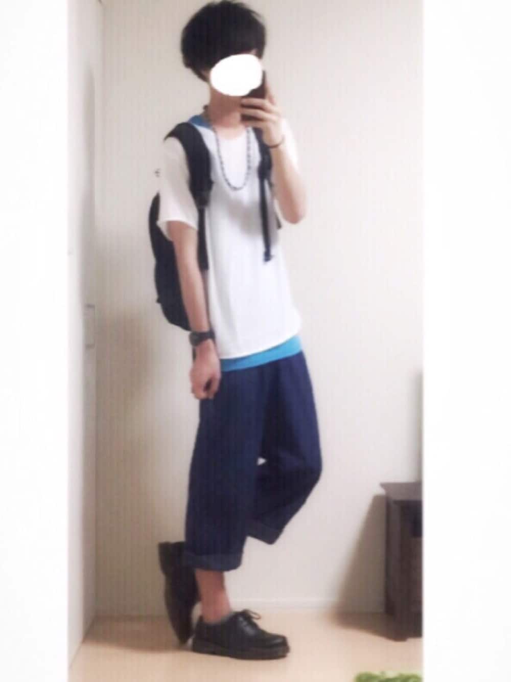 「ビッグシルエット、オーバーサイズ、ゆるコーデ、ボートネック、白Tシャツ、ワイドパンツ、ロールアップ、Dr.Martens」｜「usedのアイテム（Tシャツ/カットソー、ホワイト系）」を使った、とっしーさん（メンズ・184cm）の夏コーディネートの1枚目の写真