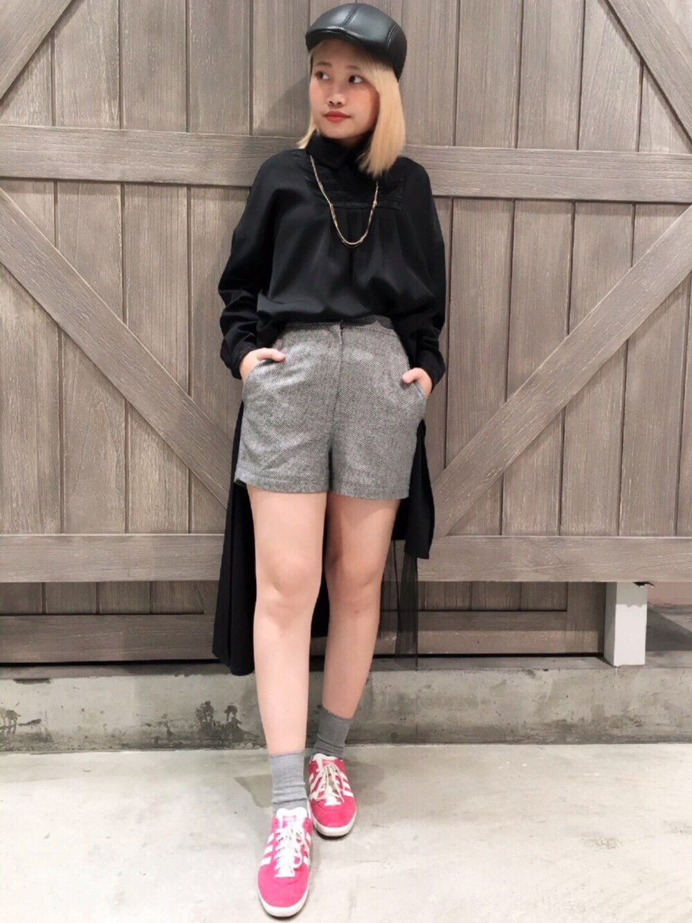 「Marjorie、black、pink、adidas、adidas originals、like4like」｜「Marjorieのアイテム（パンツ、グレー系）」を使った、Yuyuさん（レディース・158cm）の春コーディネートの1枚目の写真