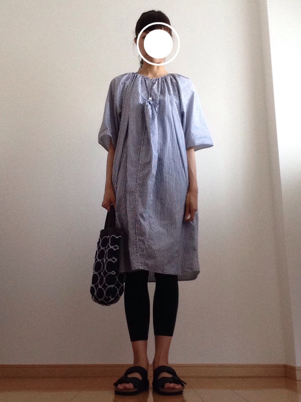 「ストライプ、ワンピース、homspun、mina perhonen、birkenstock」｜「homspunのアイテム（ワンピース、ブルー系）」を使った、kuさん（レディース・168cm）の夏コーディネートの1枚目の写真