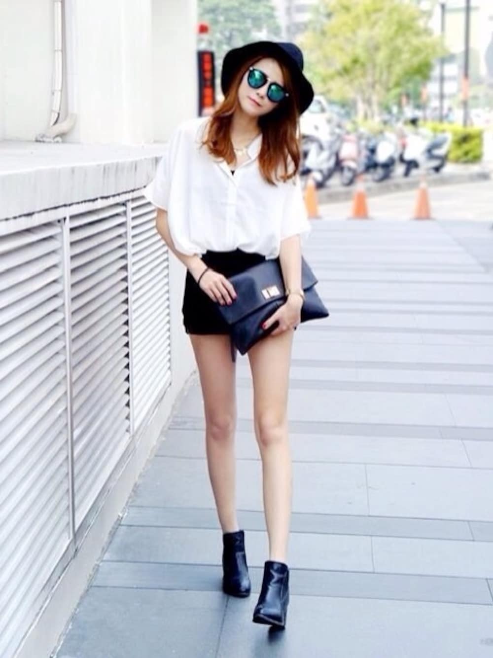 「korea、hat、Sunglasses、Taiwan」｜「ZARAのアイテム（シャツ/ブラウス、ホワイト系）」を使った、Hsuanさん（レディース・162cm）の秋コーディネートの1枚目の写真