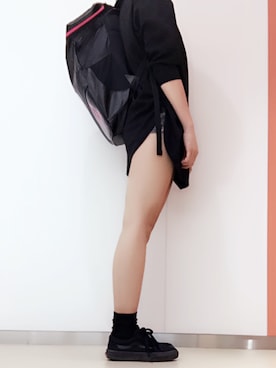 「迷彩パンツ」｜「アイテム（ニット/セーター）」を使った、埜杏さん（レディース・162cm）の秋コーディネート