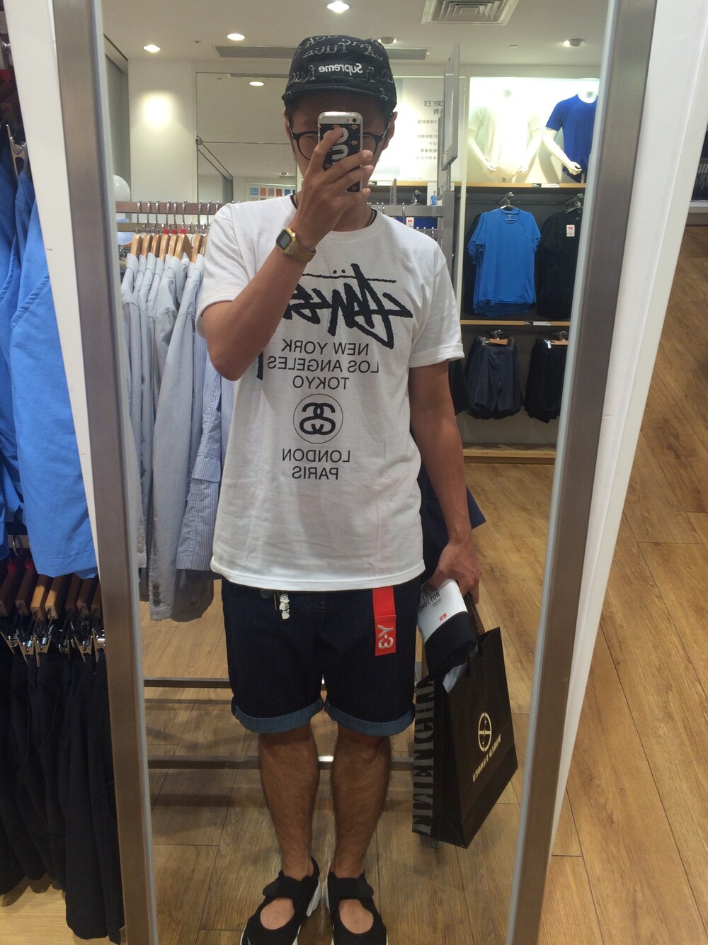 「STUSSYのアイテム（Tシャツ/カットソー、ホワイト系）」を使った、Mr_kuoxxさん（メンズ・170cm）の夏コーディネートの1枚目の写真
