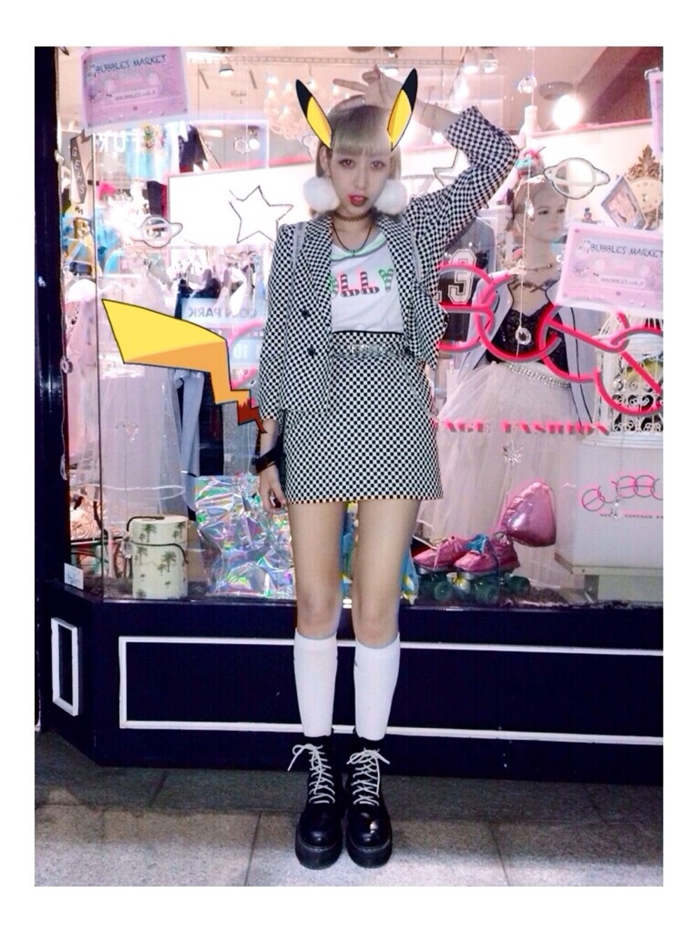 「vintage、Dr.Martens、Dr.Marten's、SET UP、BUBBLES、BUBBLEStokyo、pikachu、pokemon、fluffy、clueless」｜「Dr. Martensのboots（ブーツ、ブラック系）」を使った、ℳさん（レディース・168cm）の春コーディネートの1枚目の写真