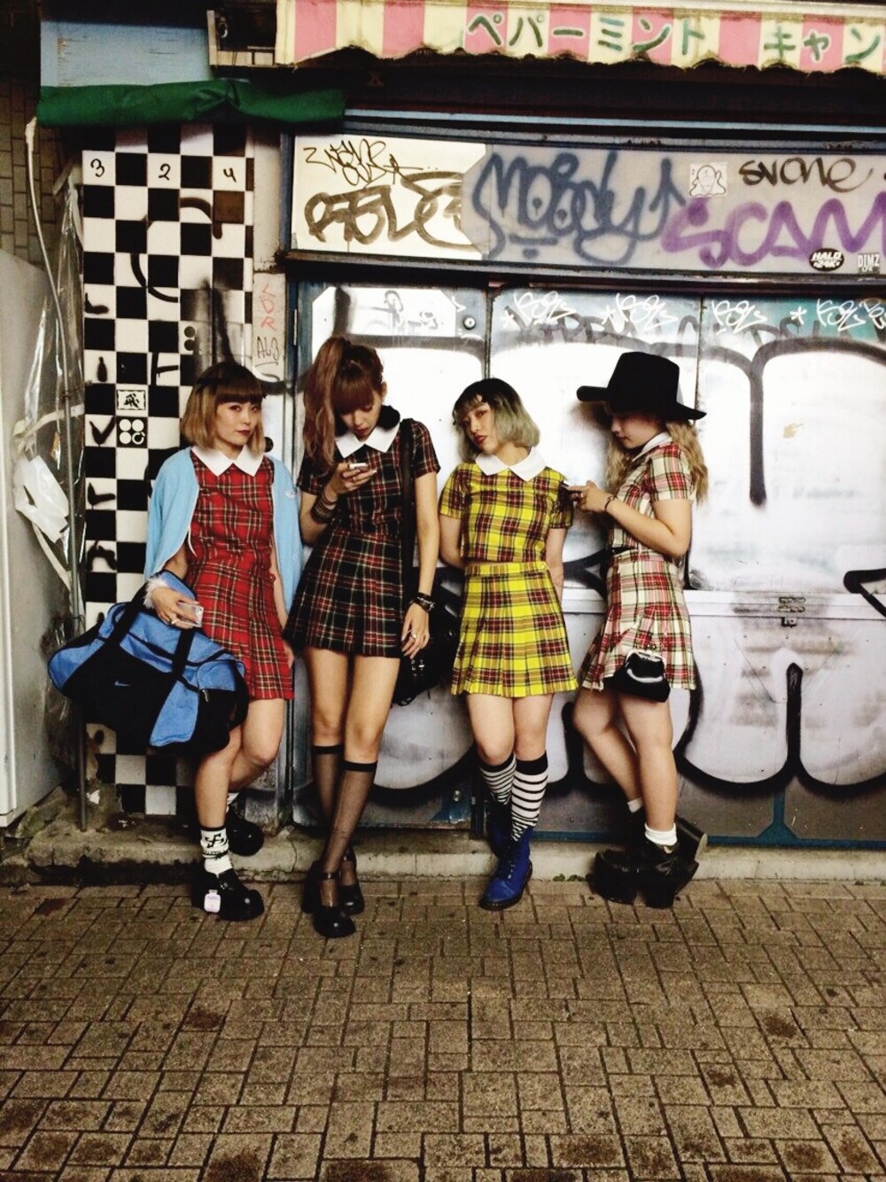 「BUBBLES、BUBBLEStokyo、checkedsetup」｜「BUBBLESのアイテム（シャツ/ブラウス、ブラック系）」を使った、ℳさん（レディース・168cm）の夏コーディネートの1枚目の写真