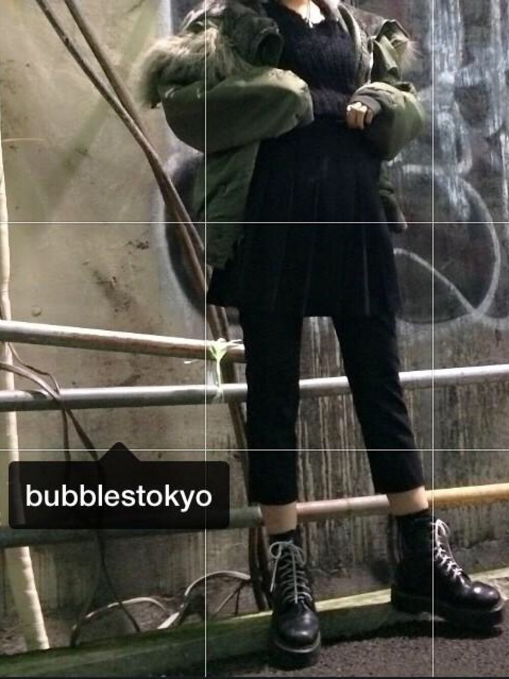 「BUBBLEStokyo、BUBBLES、ボンテージパンツ、N2B」｜「BUBBLESのアイテム（その他パンツ、ブラック系）」を使った、ℳさん（レディース・168cm）の春コーディネートの1枚目の写真