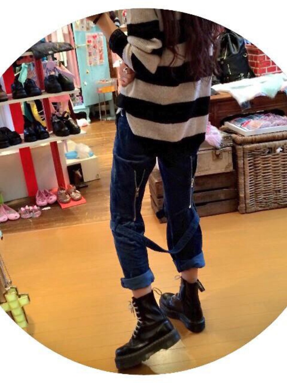「BUBBLES、BUBBLEStokyo、punk、SEDITIONARIES」｜「Dr. Martensのboots（ブーツ、ブラック系）」を使った、ℳさん（レディース・168cm）の春コーディネートの1枚目の写真